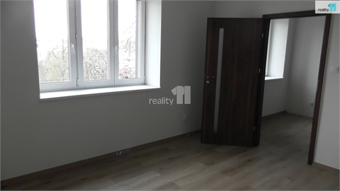 Prodej komerčního objektu, 1 192 m² 8