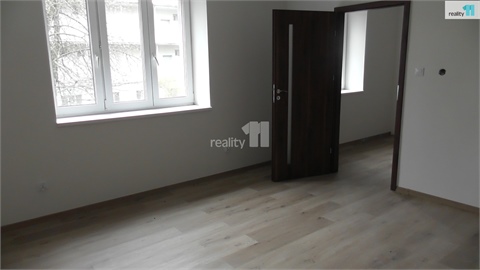 Prodej komerčního objektu, 1 192 m² 6