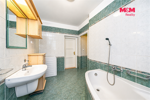 Prodej rodinného domu, 294 m² - 24
