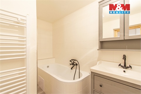 Prodej rodinného domu, 270 m² 26