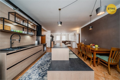 Prodej rodinného domu, 197 m² 10