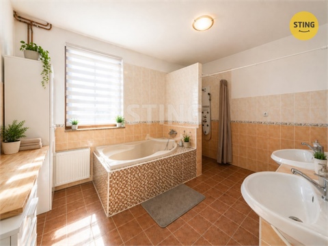 Prodej rodinného domu, 197 m² - 14