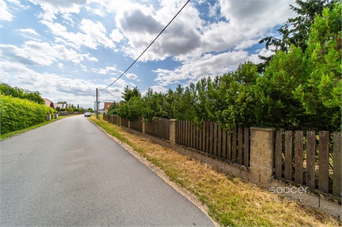 Prodej stavebního pozemku, 1 300 m² 8