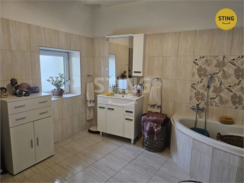 Prodej rodinného domu, 220 m² 8