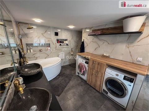 Prodej rodinného domu, 407 m² - 12