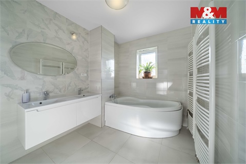 Prodej rodinného domu, 208 m² 6