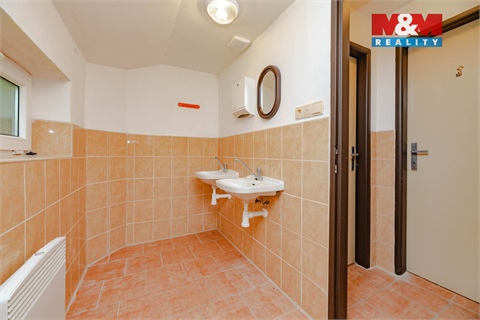 Prodej rodinného domu, 386 m² - 8