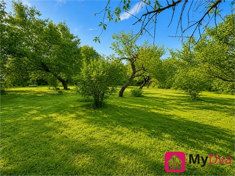 Prodej stavebního pozemku, 1 465 m² 0