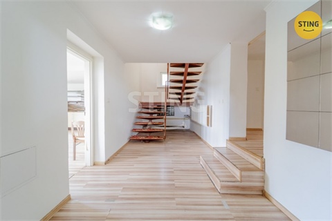 Prodej rodinného domu, 279 m² 16