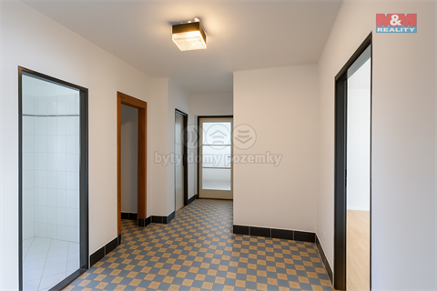 Prodej rodinného domu, 250 m² 8