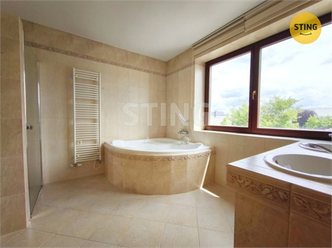 Prodej rodinného domu, 239 m² - 4