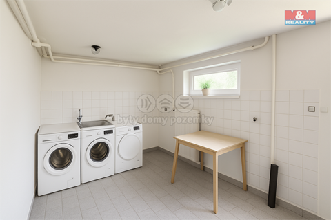 Prodej rodinného domu, 270 m² 10