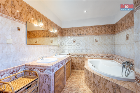 Prodej rodinného domu, 180 m² - 14