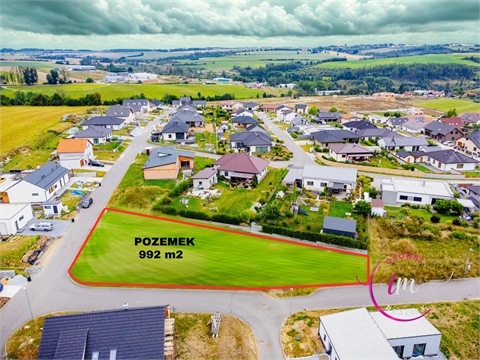 Prodej stavebního pozemku, 992 m² 0