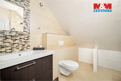 Prodej rodinného domu, 238 m² 2