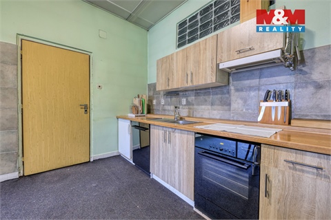 Prodej výrobního objektu, 1 100 m² 4