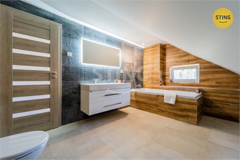 Prodej rodinného domu, 208 m² 14