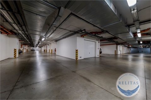 Pronájem parkovacího místa, 13 m² - 0