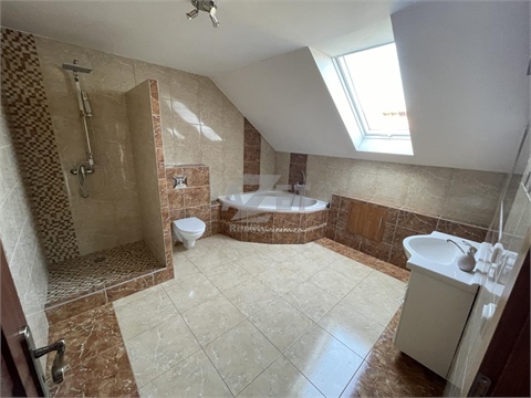 Prodej rodinného domu, 206 m² 12