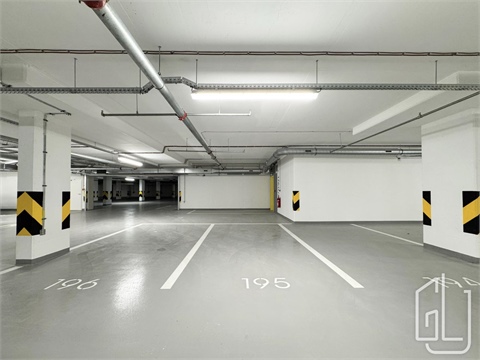 Pronájem parkovacího místa, 15 m² - 0