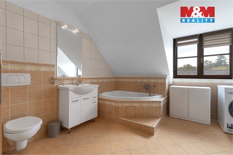 Prodej rodinného domu, 198 m² - 16