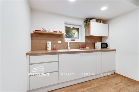 Prodej obchodních prostor, 72 m² 12