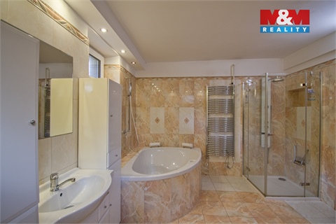 Prodej rodinného domu, 221 m² 6