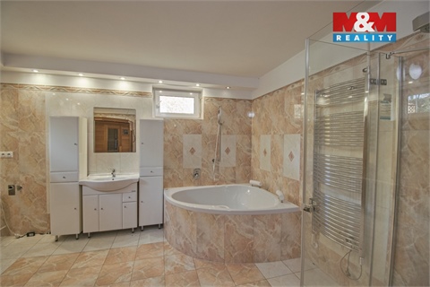 Prodej rodinného domu, 221 m² - 6