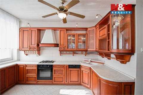 Prodej rodinného domu, 221 m² - 8