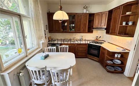 Pronájem rodinného domu, 239 m² 2