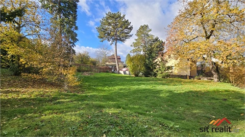 Prodej stavebního pozemku, 1 880 m² 0