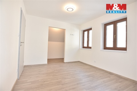 Pronájem bytu 4kk, 90 m² 18