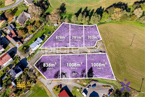 Prodej stavebního pozemku, 1 008 m² 0