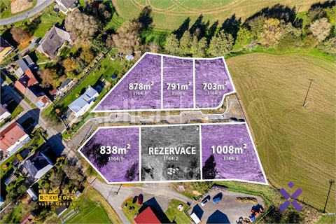 Prodej stavebního pozemku, 1 008 m² 0