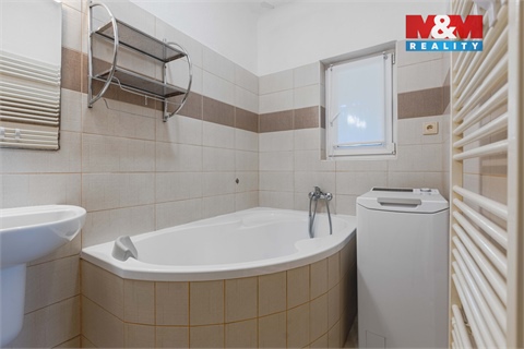 Prodej rodinného domu, 196 m² - 2