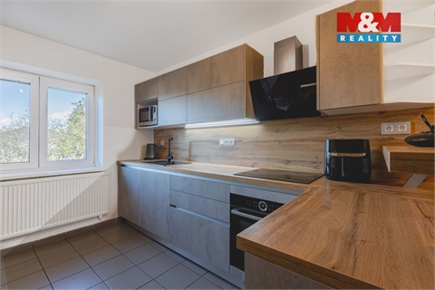 Prodej rodinného domu, 196 m² 14