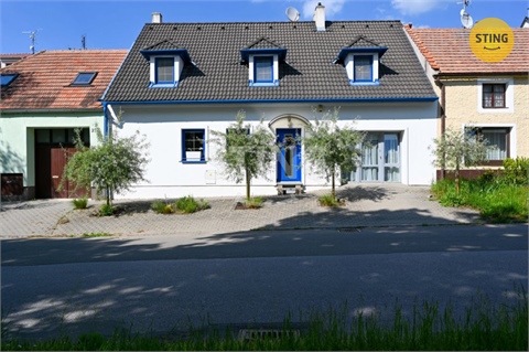 Pronájem rodinného domu, 204 m² 0