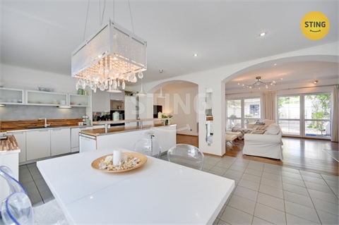 Pronájem rodinného domu, 204 m² - 8