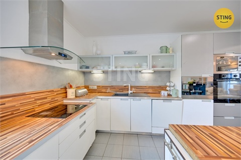 Pronájem rodinného domu, 204 m² 4