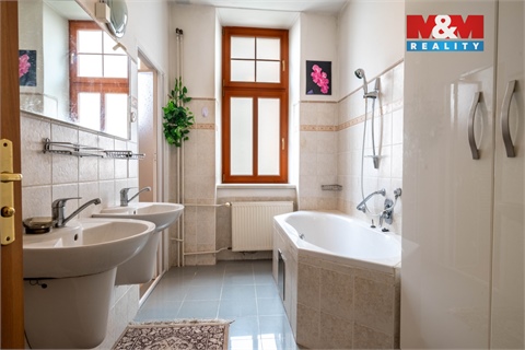 Prodej rodinného domu, 420 m² - 26