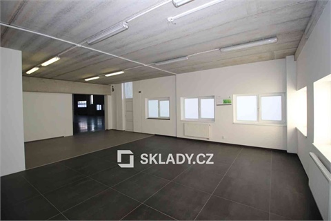 Pronájem skladu / haly, 1 800 m² 2