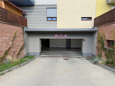 Pronájem parkovacího místa, 15 m² - 0