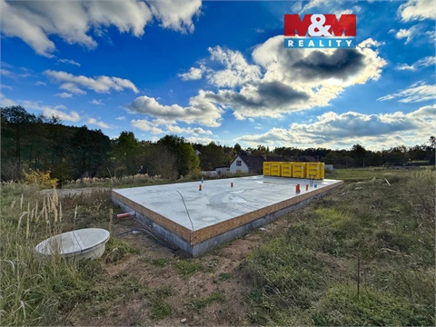 Prodej stavebního pozemku, 1 708 m² 0