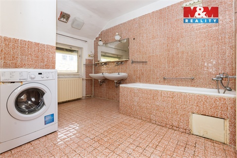 Prodej rodinného domu, 268 m² - 10