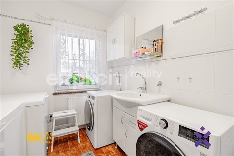 Prodej rodinného domu, 234 m² - 2