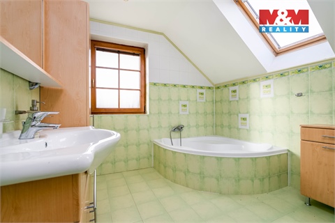 Prodej rodinného domu, 197 m² - 8