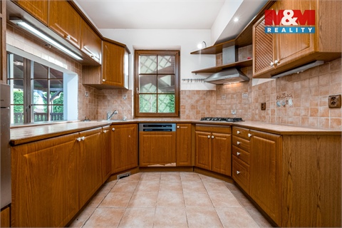 Prodej rodinného domu, 197 m² 2