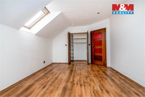 Prodej rodinného domu, 197 m² - 6