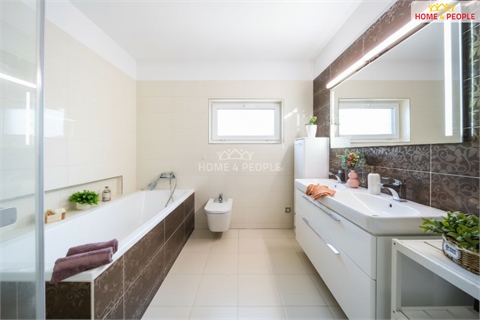 Prodej rodinného domu, 230 m² 10