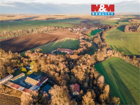 Prodej stavebního pozemku, 2 272 m² 0